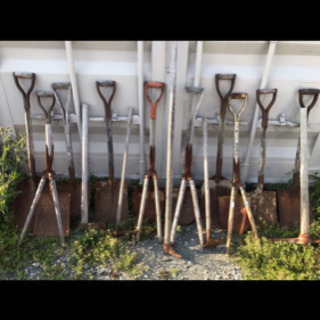 スコップ❗️ハサミ❗️クワ❗️ツルハシ❗️1本500円‼️まとめ...