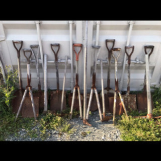 スコップ❗️ハサミ❗️クワ❗️ツルハシ❗️1本500円‼️まとめ買いは値引きいたしますの画像