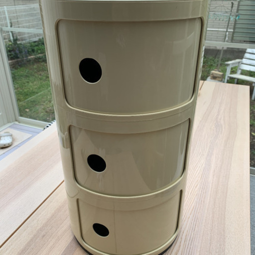 Kartell コンポ二ビリ