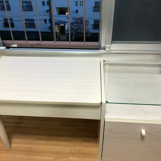 商談中ドレッサーテーブル