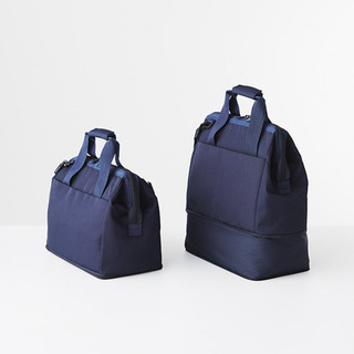 無印良品の撥水ボストンバッグ(ネイビー)