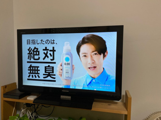 テレビ　32インチ東芝製　DVDブルーレイ内蔵
