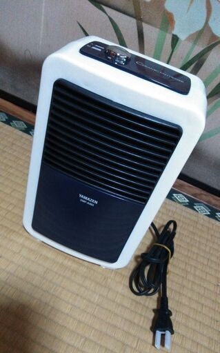 山善の電気ヒーターです