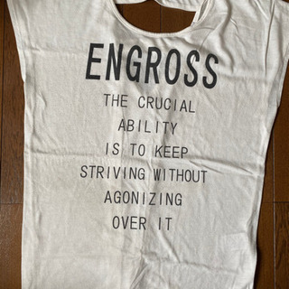 Tシャツ 後ろ肩あき