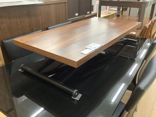 昇降可能でお好きな高さに調節できる！ニトリのリフティングテーブル！