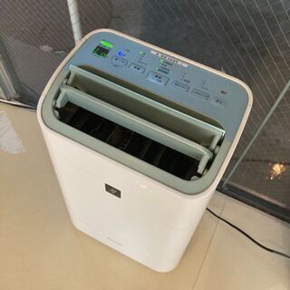 SHARP プラズマクラスター除湿機 CV-DF100-W　※引き取りに来てくださる方優先の画像