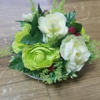ハンドメイドのフラワーアレンジメント