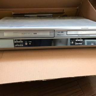 ビデオデッキ　DVDプレーヤー付き