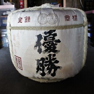 飾り用の酒樽（福井：田邊酒造）