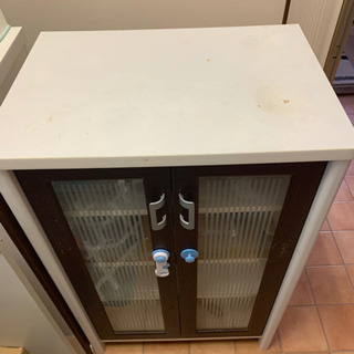 【中古食器棚】へこみありの画像