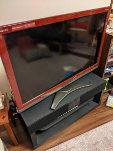40インチ液晶テレビとスピーカー付テレビボード