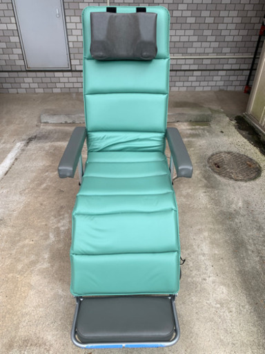 ①リクライニング車椅子