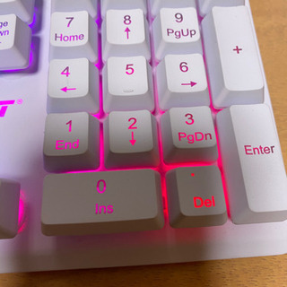 ゲーミングキーボード NPET ライト付き テンキー付きの画像