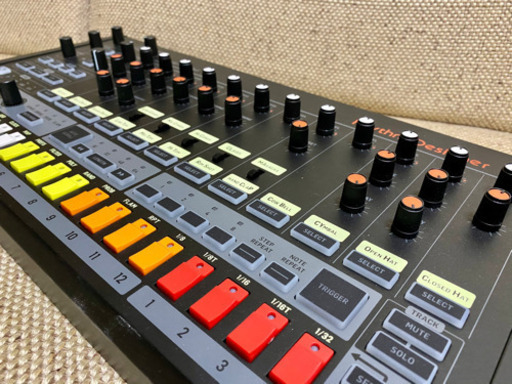現金手渡し可！RHYTHM DESIGNER RD-8 (ほぼ新品)