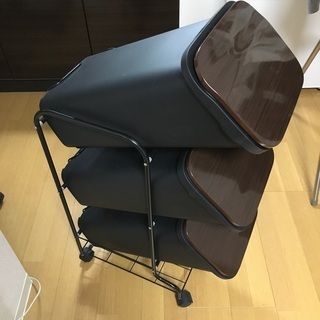 3段、ゴミ箱の画像