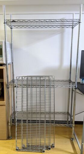 スチールラック（高さ 170cm x 長さ 90cm x 幅 35cm）