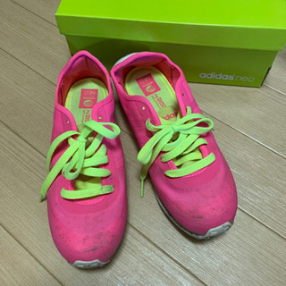 adidas スニーカー