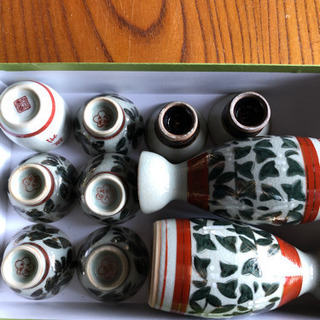 古いお銚子と お猪口の画像