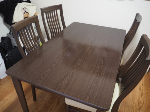 ニトリの4人掛けダイニングテーブル　(GW明けまで)