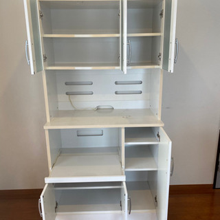 [お取引決定しました］あげます！カップボード　食器棚の画像