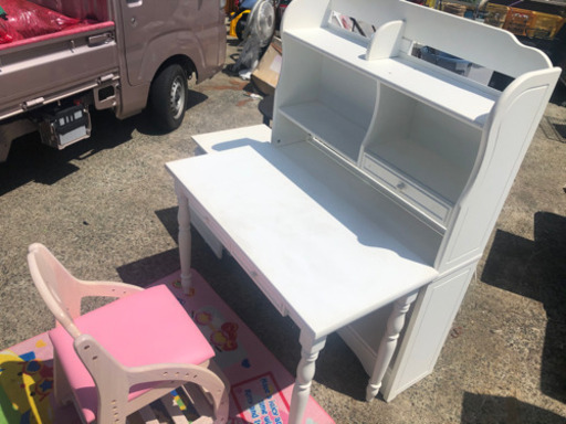 出ました！お姫様系ロココ調学習机セット！ハートの椅子付き！早い者勝ち！！