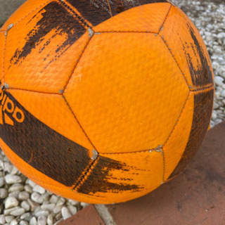 アディダスのサッカーボール