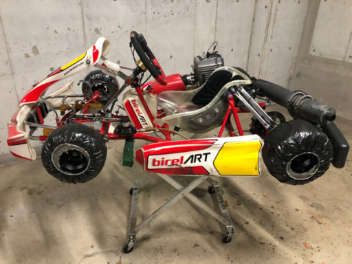 レーシングカート(カデット)　ビレル(birel ART C28-Y)　ヤマハ(YAMAHA KT100SEC)