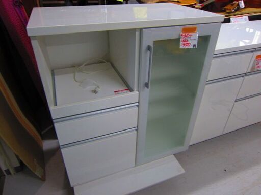 人気の白色キッチンボード。13800円　リサイクルショップのダイトーです。お持ち帰り価格
