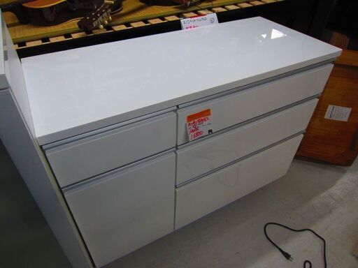 人気の白色　キッチン収納。16800円　 リサイクルショップのダイトーです。お持ち帰り価格