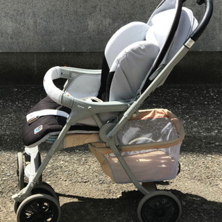 Aprica ベビーカー　の画像