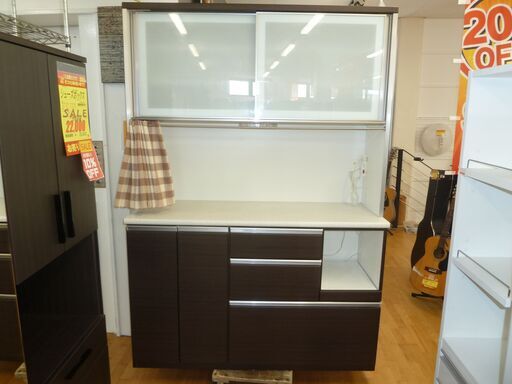 k224☆ニトリ☆アルミナ☆食器棚・キッチンボード☆ブルモーション機能2段付き☆幅1400㎜☆近隣配達、設置可能