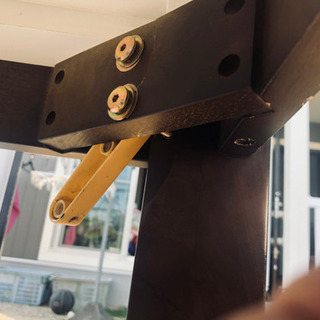 ダイニングテーブルと椅子3脚の画像