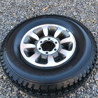★背面タイヤ★四駆★バリ山★225/80R15★SUV★飾りに★