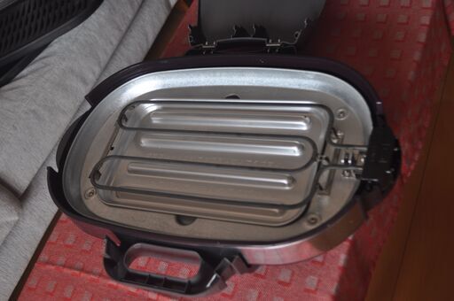 電気バーベキューとフライパン