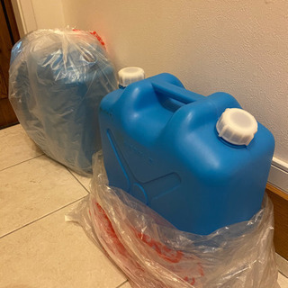 灯油用ポリタンク2個　中身なし