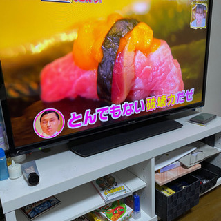 SHARP40型テレビ　2018年製　白のテレビ台付き