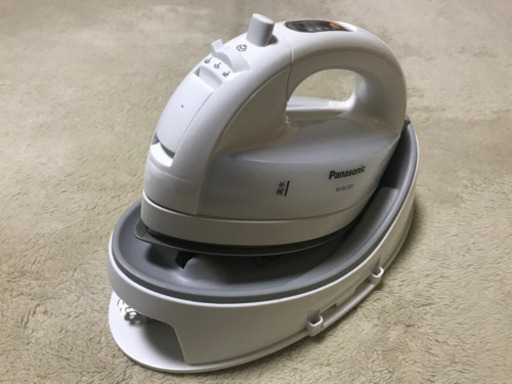 Panasonic コードレススチームアイロン NI-WL502
