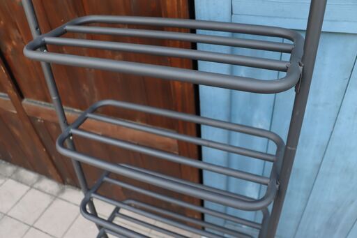 DUENDE(デュエンデ)のRACK SHABBY(ラック シャビー)です。インダストリアルな雰囲気の壁掛け式のシェルフ。コンパクトで