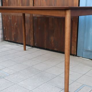 KEYUCA(ケユカ)で取り扱われていた、カッセル ダイニングテーブル