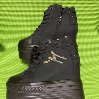 【配送・直接引渡OK】管理番号：D-8-1 未使用品 ブラック ウェッジソールシューズ 厚底ブーツの画像