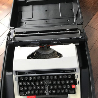 タイプライター　30年以上前の物の画像