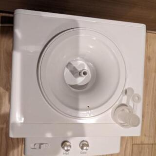 ペットボトル式 コンパクトウォーターサーバー　livease　ホワイトの画像