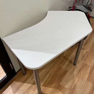 Grage（ガレージ）の白デスク、４セット無料で差し上げます