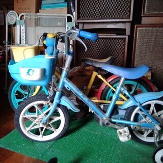 幼児の自転車、