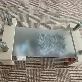 ガラステーブルの画像
