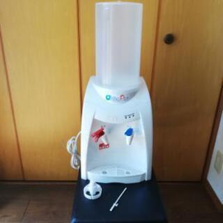 Nichinen HWS-101卓上ウォーターサーバーです。