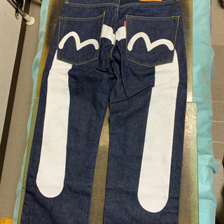 ジーンズ。ガンガン履けちゃう値段。