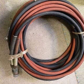 取引中　溶接用ボンベ　２本セット　付属品付きの画像