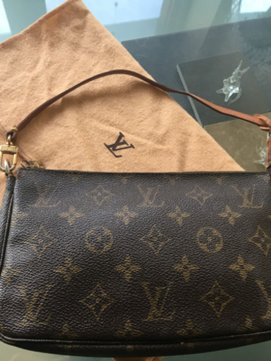 LOUIS VUITTON モノグラム