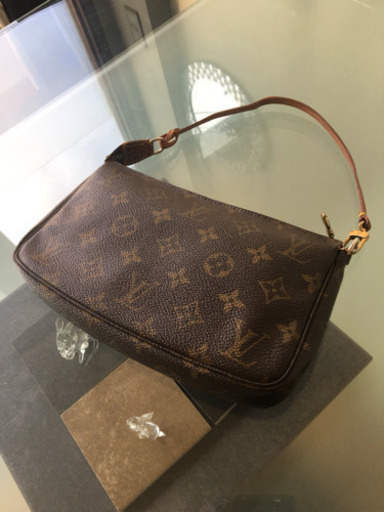 LOUIS VUITTON モノグラム